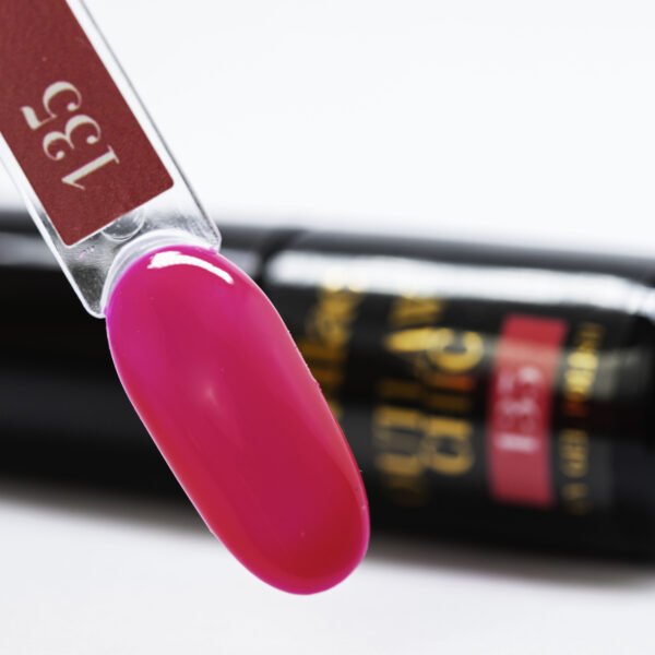 Lakier Hybrydowy UV LED Outlaw Chic 6 ml – 135